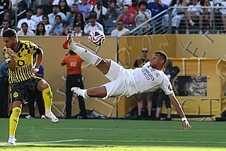 Mbappe tỏa sáng giúp Real Madrid đánh bại Dortmund, tiến vào bán kết